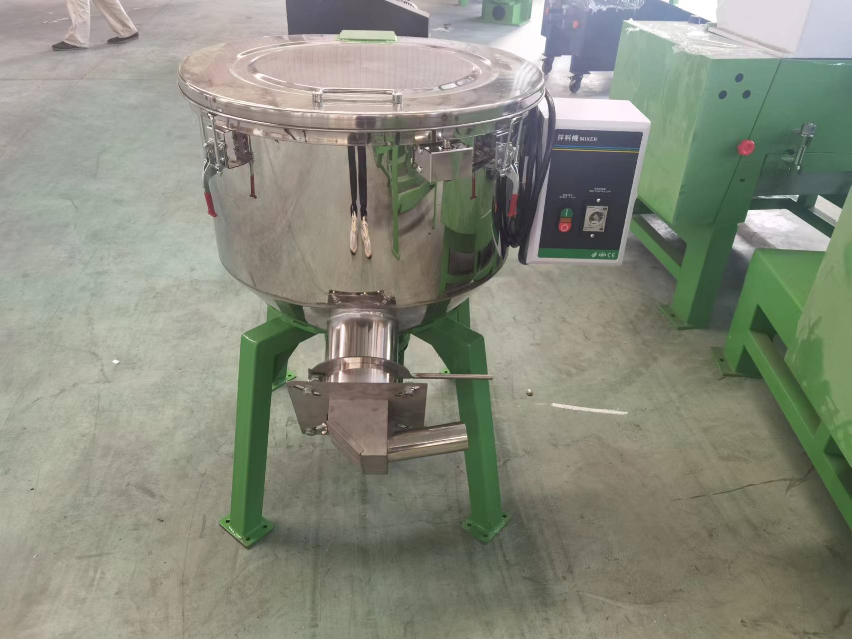 500KG Helical Circular Plastic Pellet Mixer Machine Vertical Blender Plastic Mixer With Drying